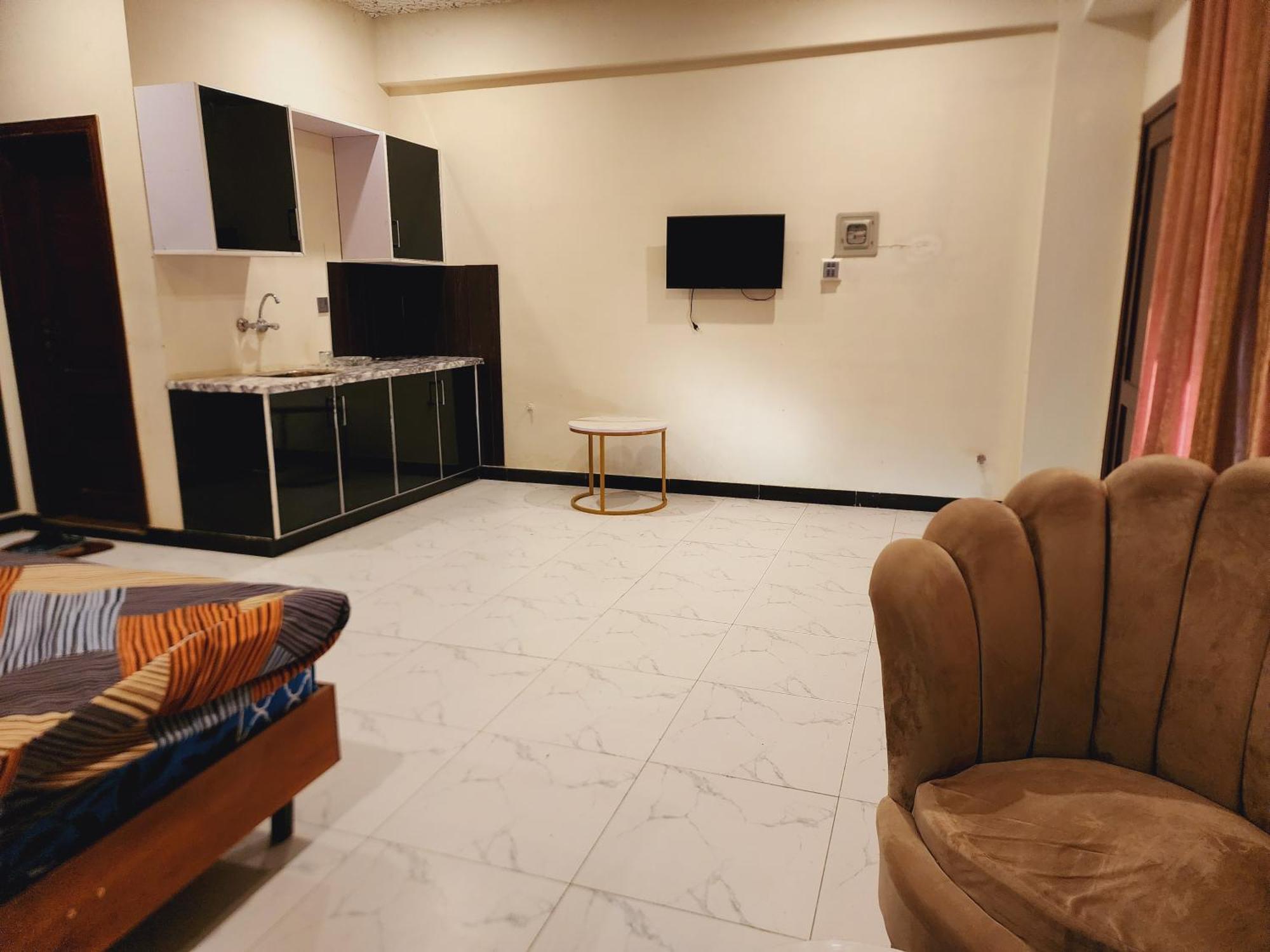 Motorway Majesty Suites Islamabad - Near Islamabad International Airport And Motorway Quarto foto