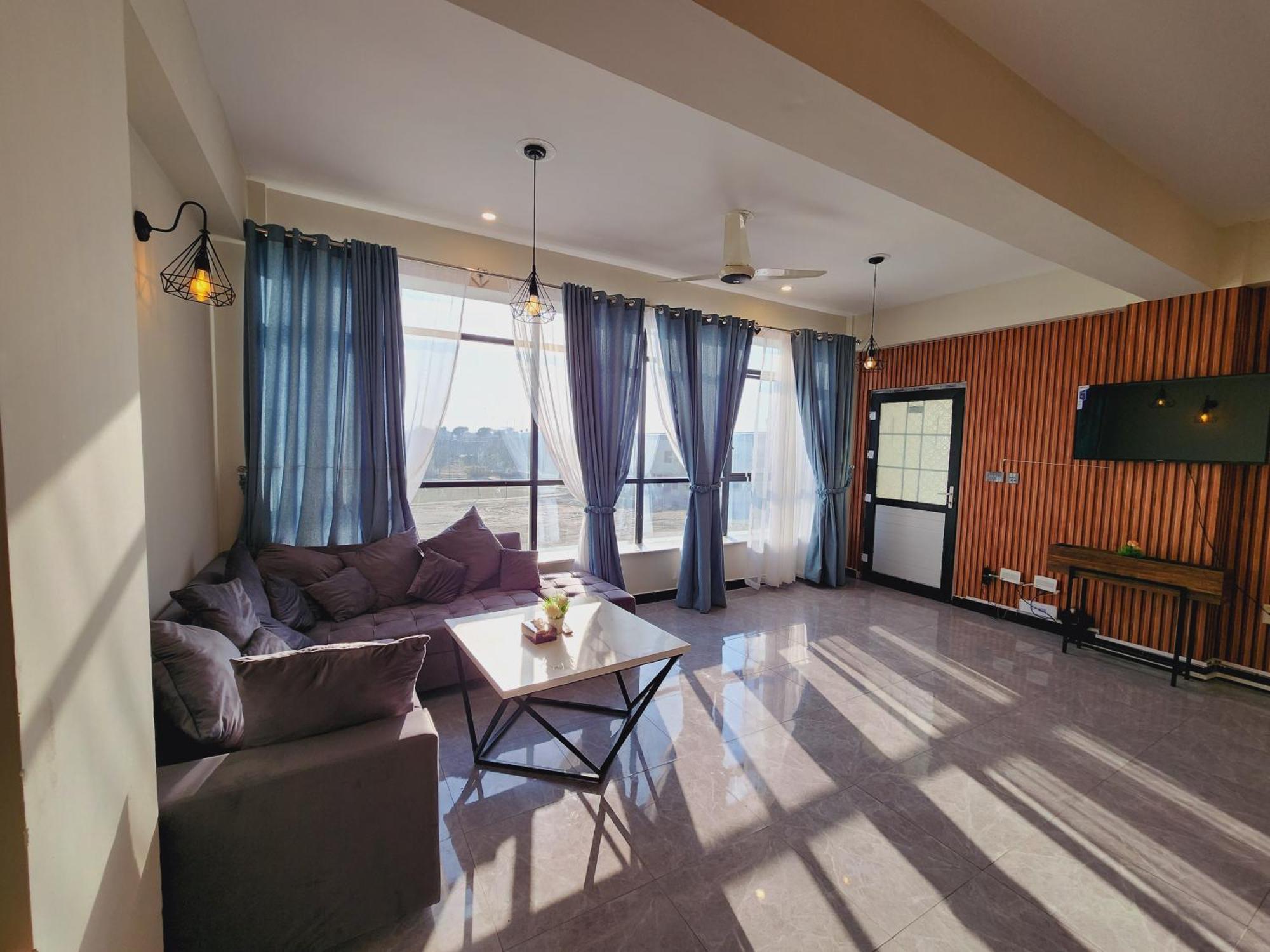 Motorway Majesty Suites Islamabad - Near Islamabad International Airport And Motorway Quarto foto