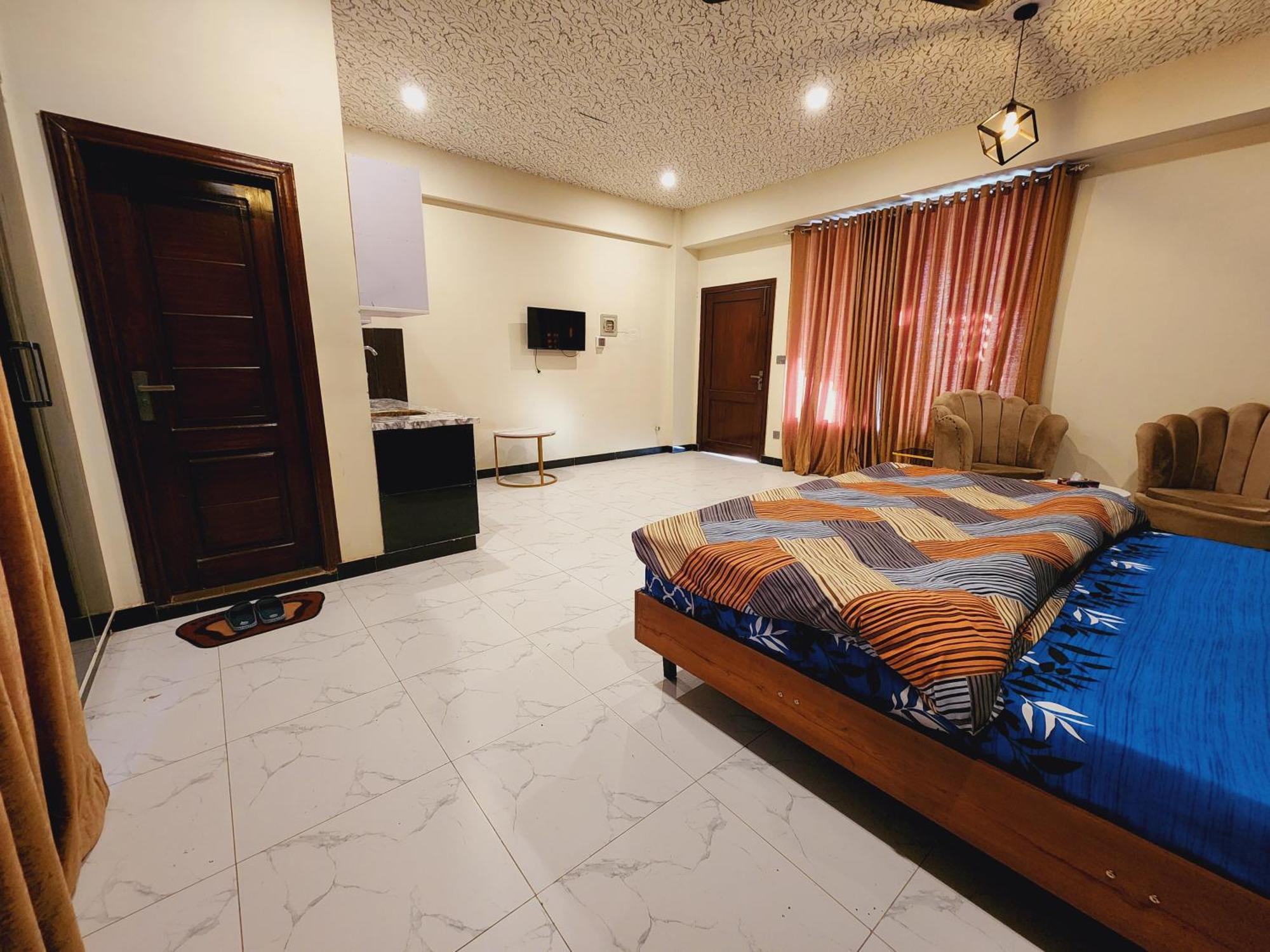 Motorway Majesty Suites Islamabad - Near Islamabad International Airport And Motorway Quarto foto