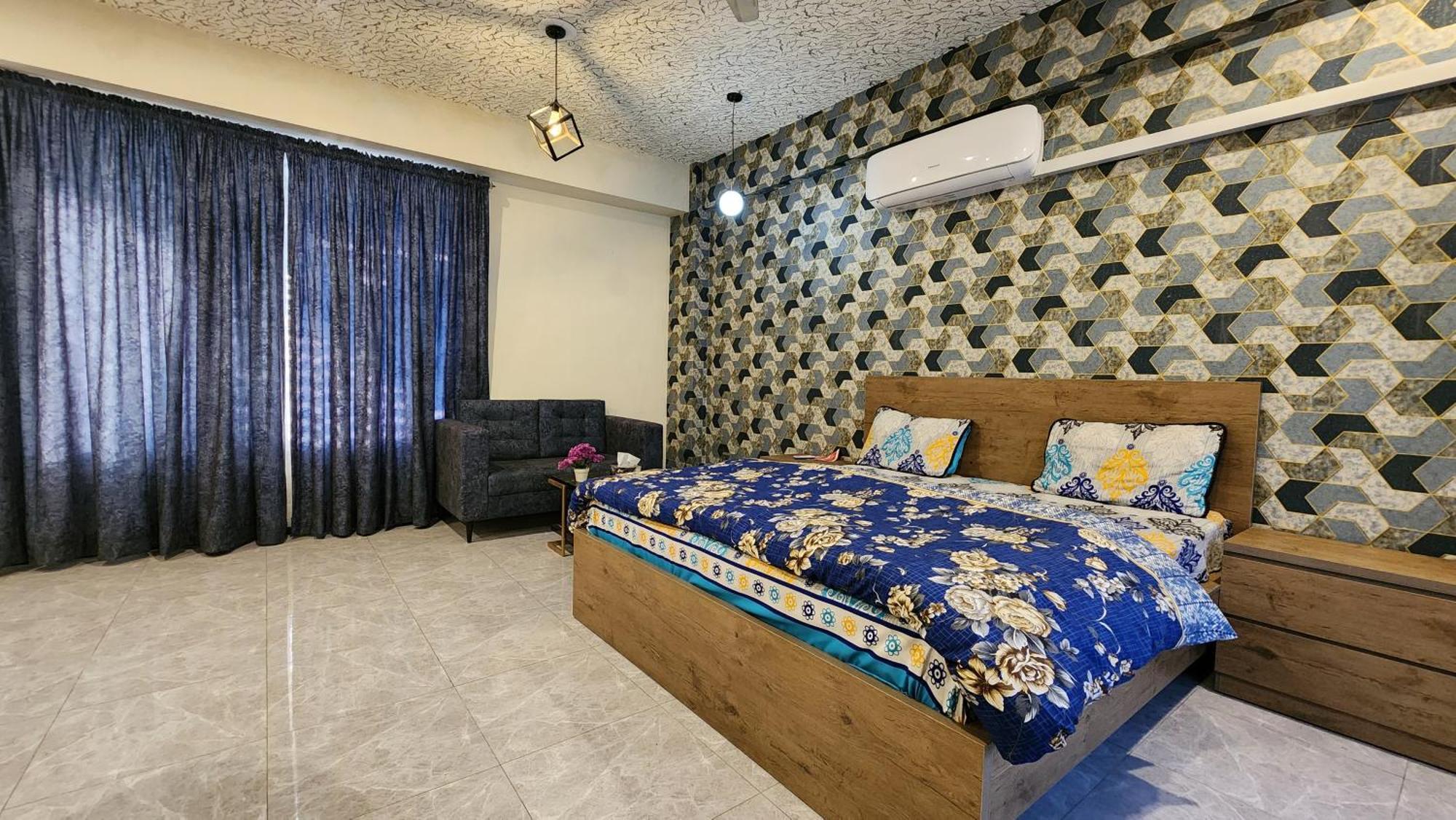 Motorway Majesty Suites Islamabad - Near Islamabad International Airport And Motorway Quarto foto
