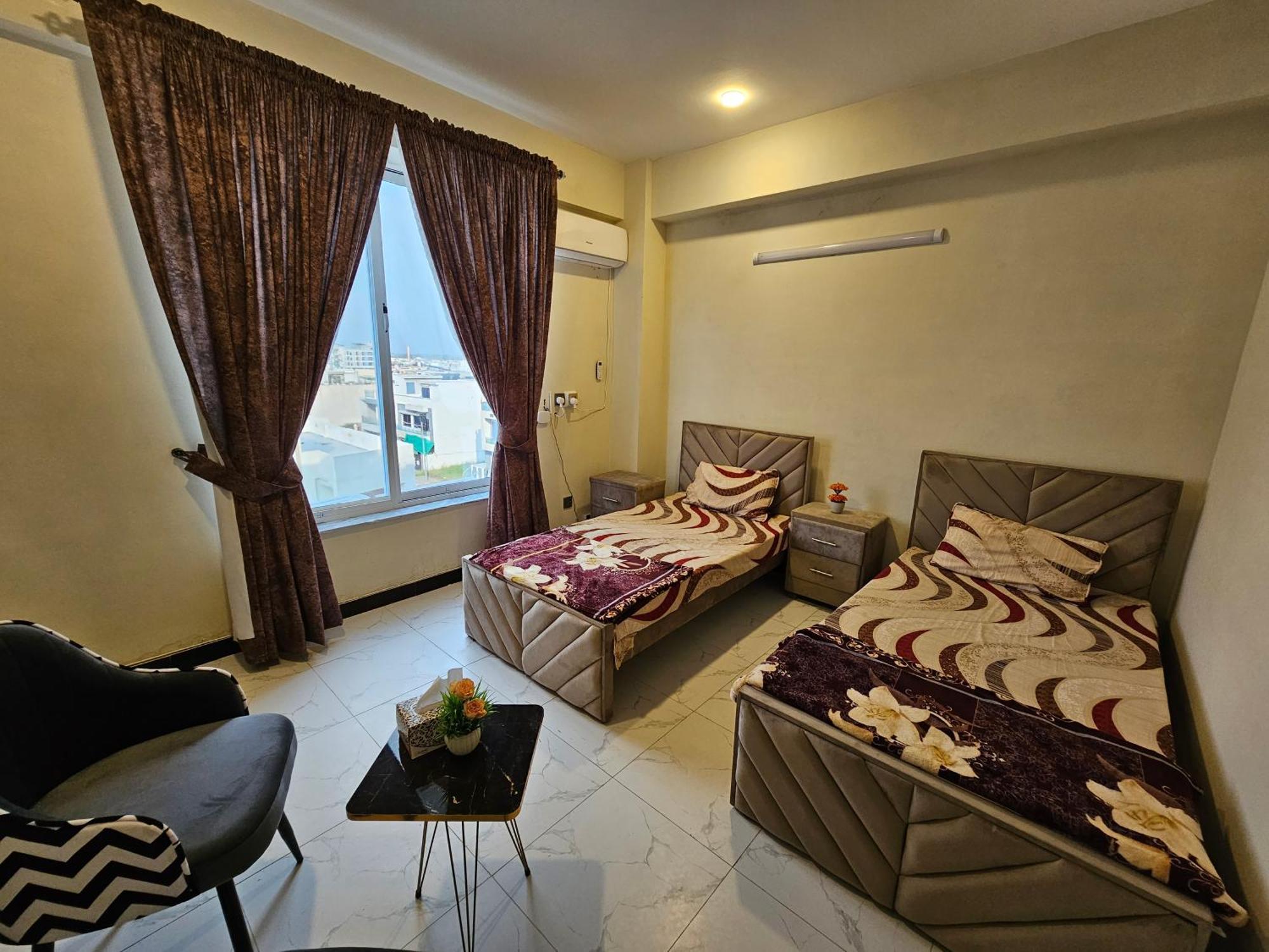 Motorway Majesty Suites Islamabad - Near Islamabad International Airport And Motorway Quarto foto