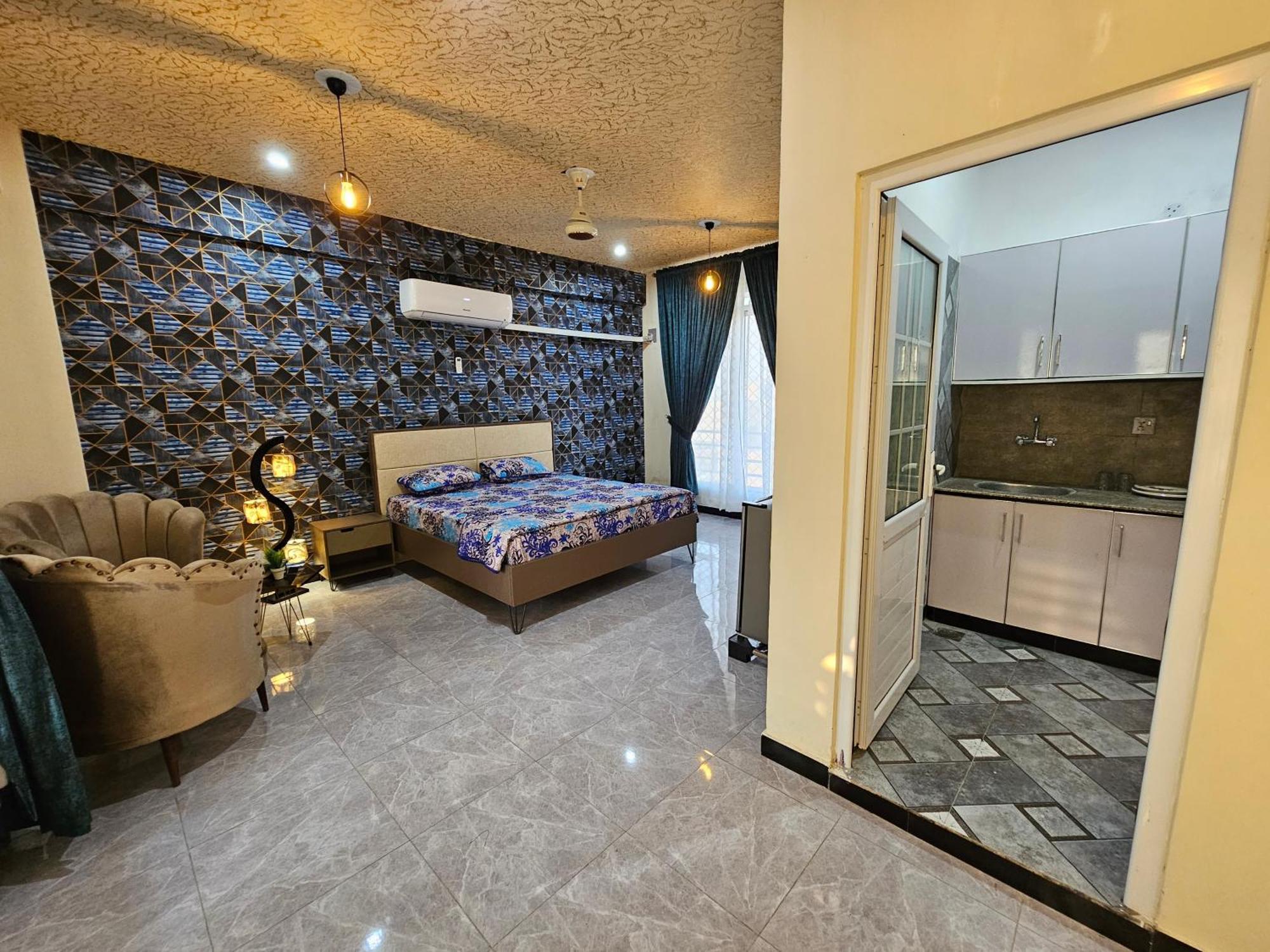 Motorway Majesty Suites Islamabad - Near Islamabad International Airport And Motorway Quarto foto